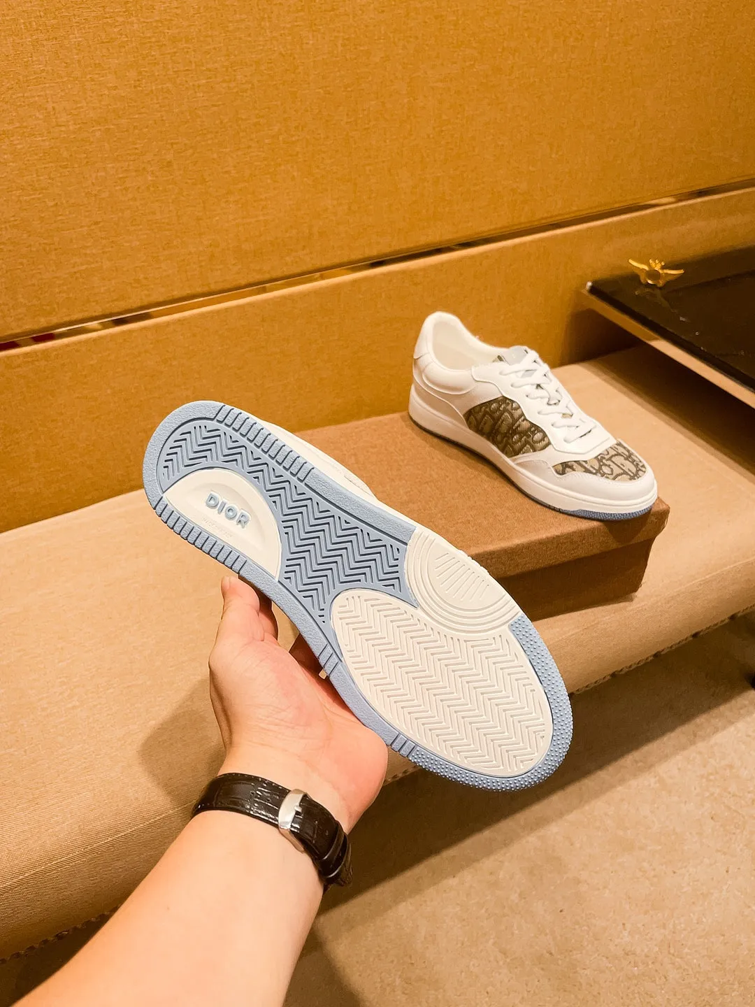 Men's shoes 💰 420💰【Dior】🔥 High-end men's shoes brand official website 1:1 latest masterpiece: the upper is made of Italian imported first-layer cowhide with a comfortable and breathable lining➕original non-slip and wear-resistant outsole🔥, making walking more convenient and comfortable! An exclusive new model, a stunning work, a beautiful 1:1 replica [color] compared to the official quality! Create a fashionable personality to set off your uniqueness! A must-have for trendy men! Classic🔥Size: 38-44 Color: 🔥Multiple colors available🔥.